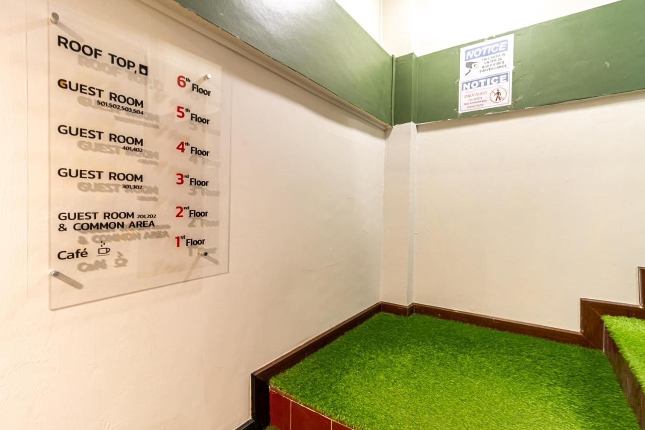 Snoozzze Hostel ใกล้รถไฟฟ้า ย่านบางรัก (Adults Only) Μπανγκόκ Εξωτερικό φωτογραφία