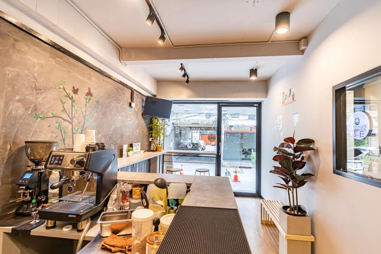 Snoozzze Hostel ใกล้รถไฟฟ้า ย่านบางรัก (Adults Only) Μπανγκόκ Εξωτερικό φωτογραφία