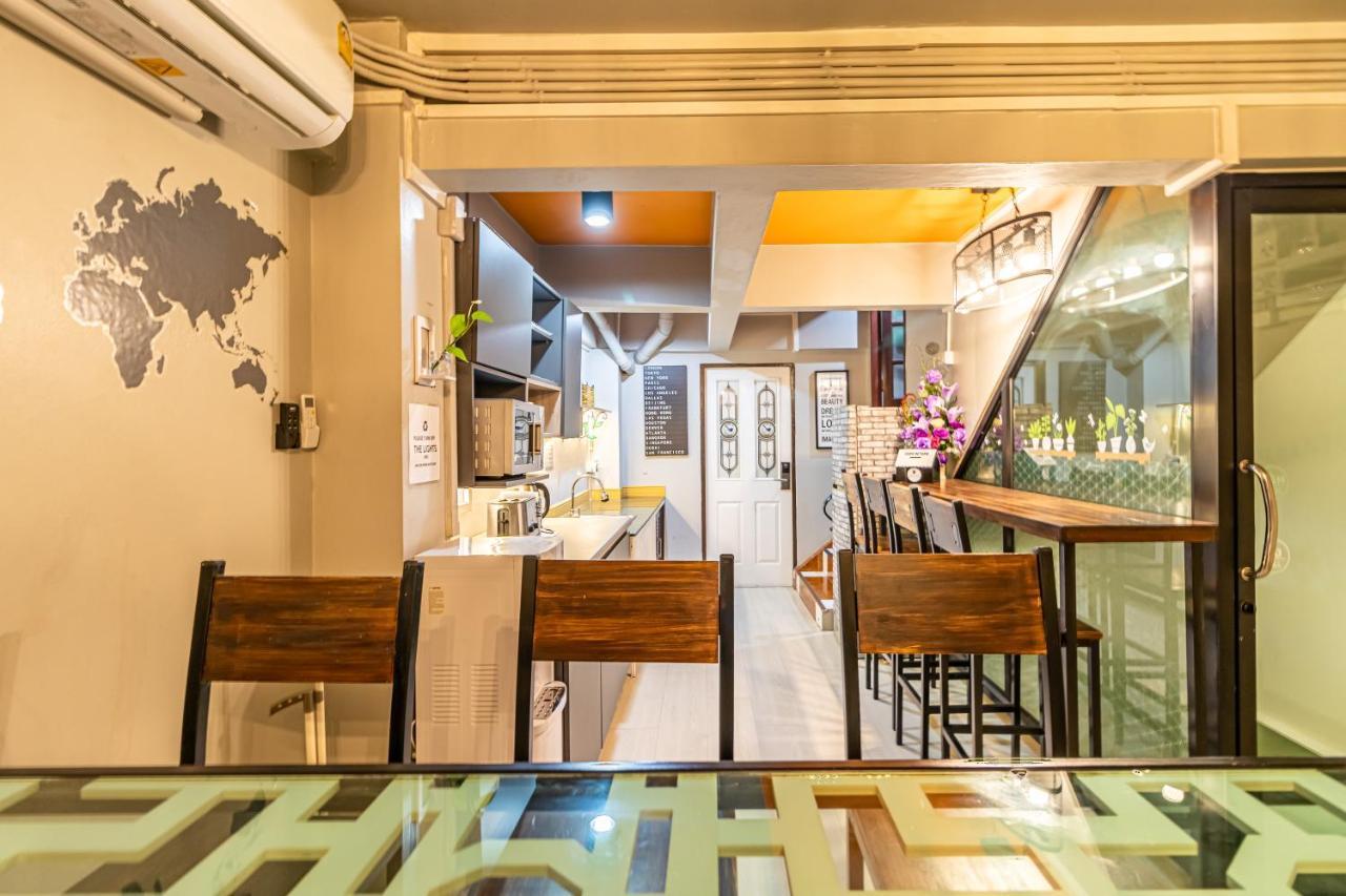 Snoozzze Hostel ใกล้รถไฟฟ้า ย่านบางรัก (Adults Only) Μπανγκόκ Εξωτερικό φωτογραφία