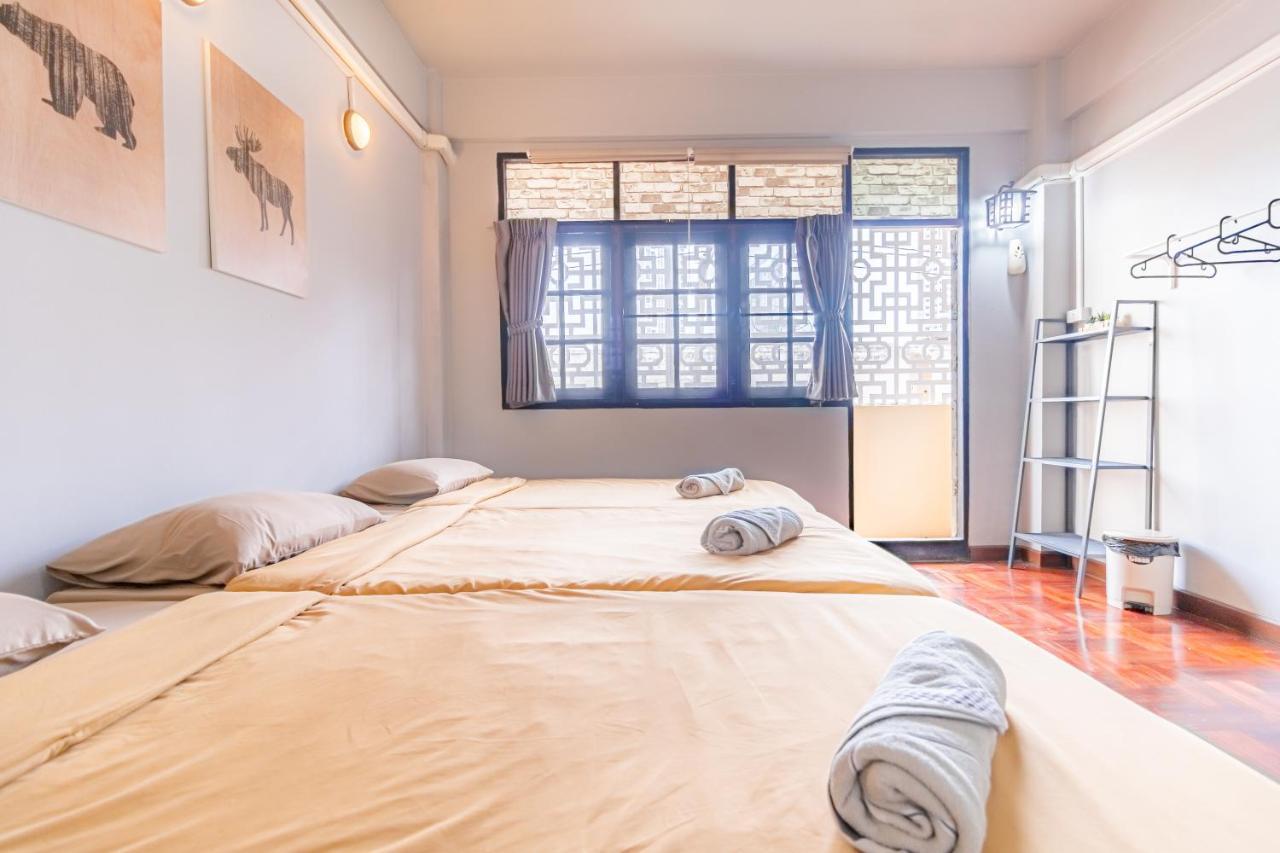 Snoozzze Hostel ใกล้รถไฟฟ้า ย่านบางรัก (Adults Only) Μπανγκόκ Εξωτερικό φωτογραφία