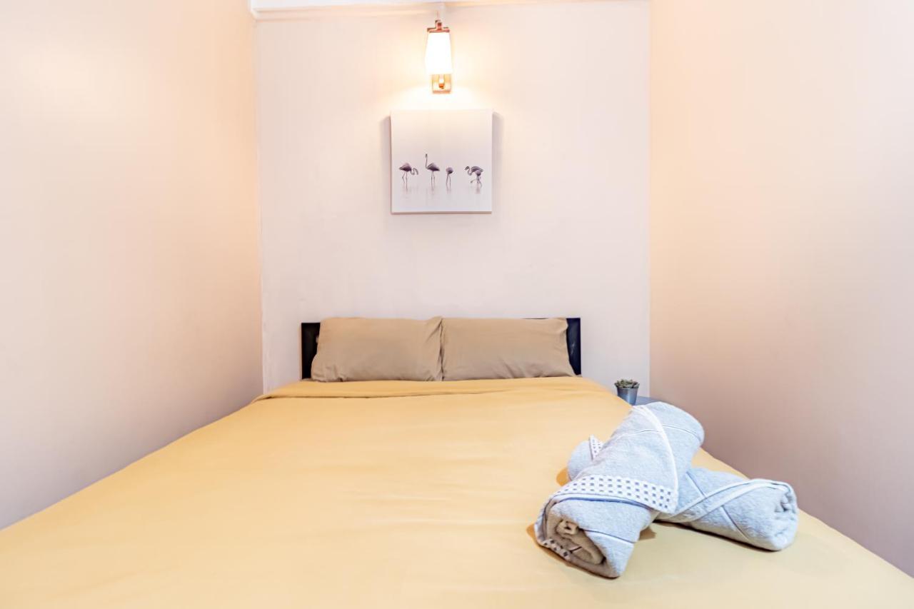 Snoozzze Hostel ใกล้รถไฟฟ้า ย่านบางรัก (Adults Only) Μπανγκόκ Εξωτερικό φωτογραφία
