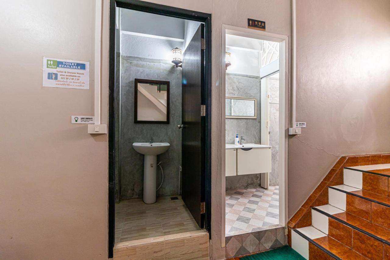 Snoozzze Hostel ใกล้รถไฟฟ้า ย่านบางรัก (Adults Only) Μπανγκόκ Εξωτερικό φωτογραφία
