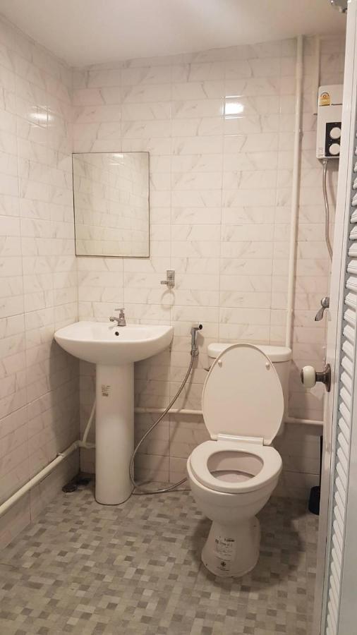 Snoozzze Hostel ใกล้รถไฟฟ้า ย่านบางรัก (Adults Only) Μπανγκόκ Εξωτερικό φωτογραφία